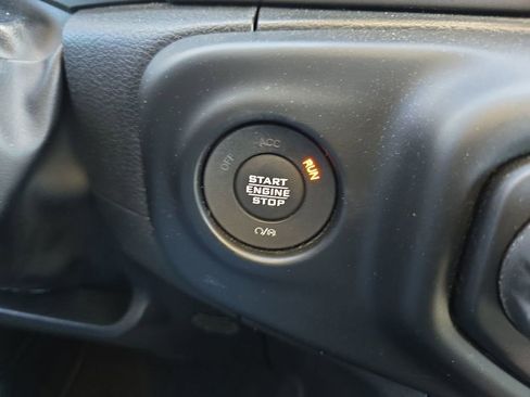 Used 2023 Jeep Gladiator Sport image 18