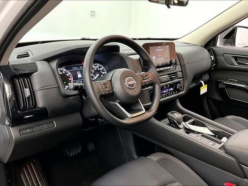 New 2025 Nissan Pathfinder S image 7