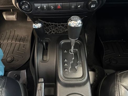 Used 2017 Jeep Wrangler Unlimited Sahara AWD/4WD image 20