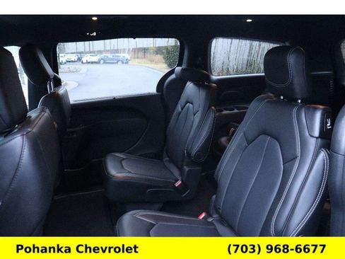 Used 2025 Chrysler Pacifica Select image 24