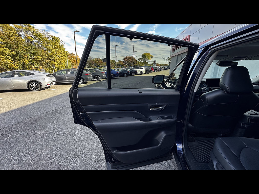 Certified 2024 Toyota Grand Highlander AWD image 23