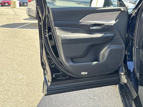 Used 2025 Toyota Grand Highlander AWD image 18