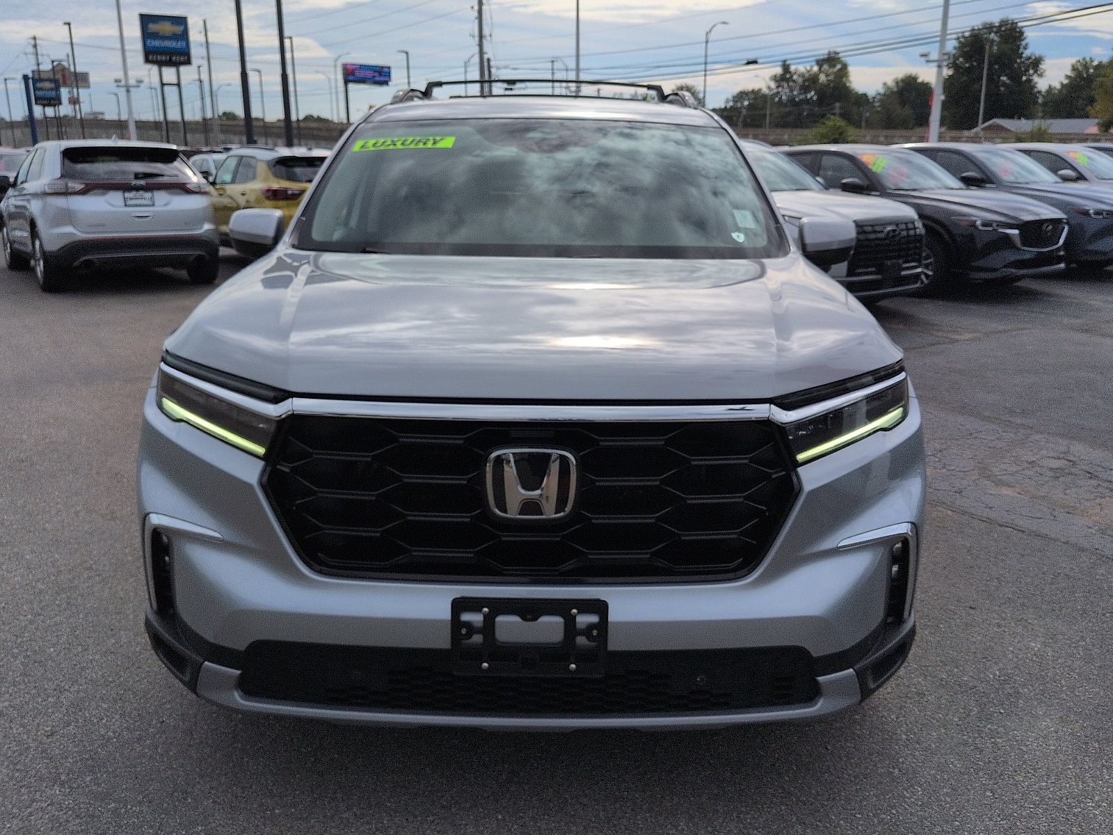 Used 2025 Honda Pilot Touring image 3