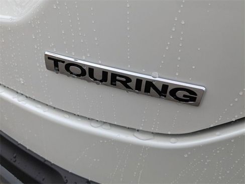 New 2025 Honda Pilot Touring image 9