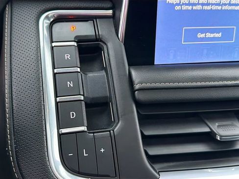 Used 2021 Chevrolet Tahoe Premier w/ Premium Package image 16