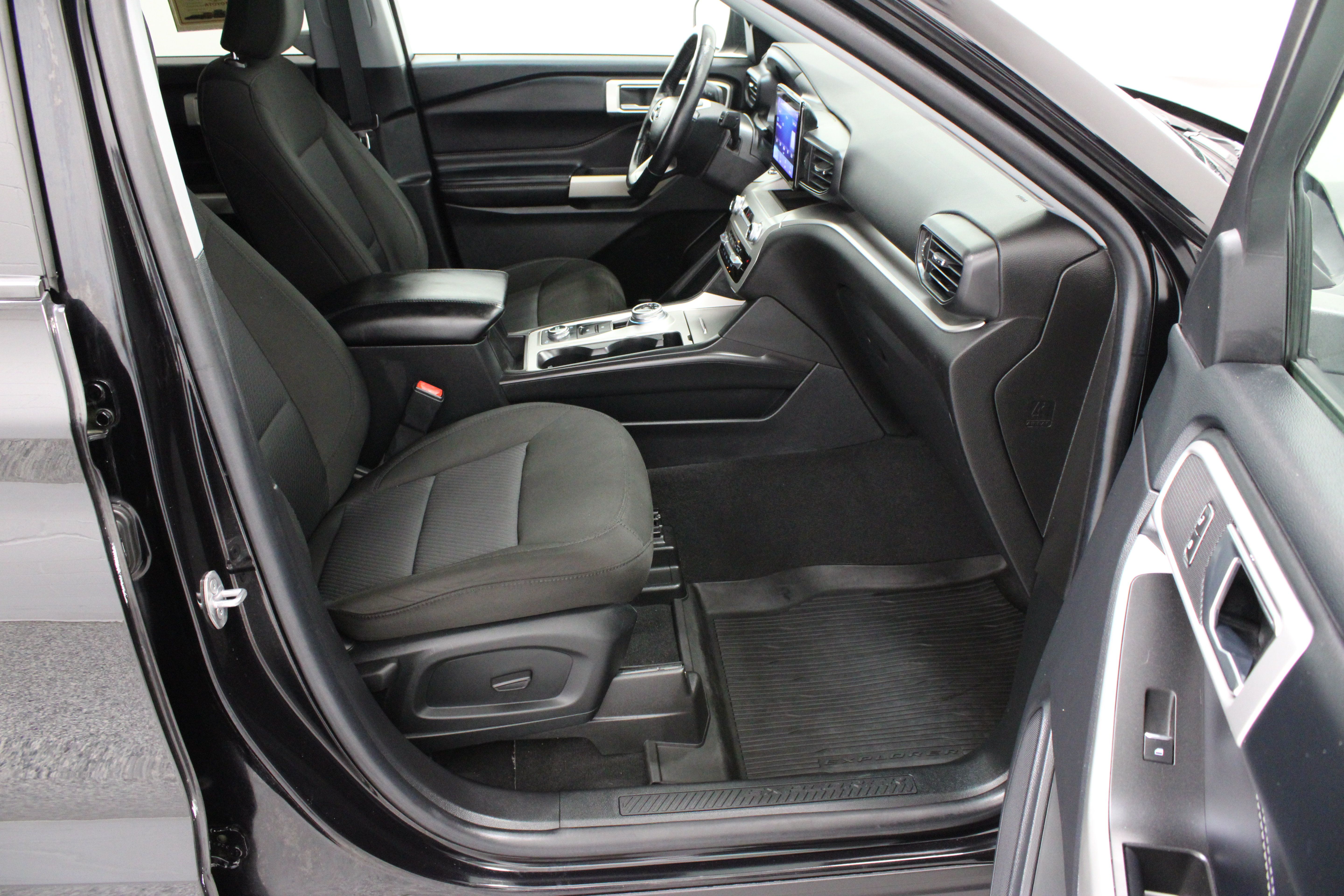 Used 2022 Ford Explorer XLT AWD/4WD image 40