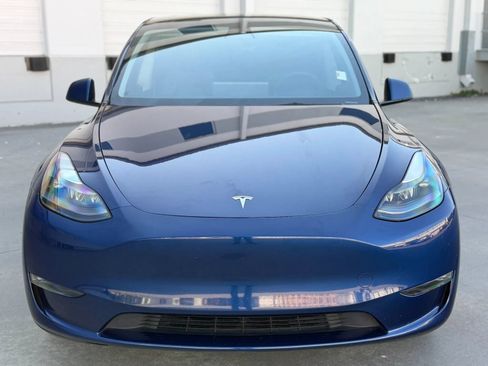 Used 2023 Tesla Model Y AWD image 3