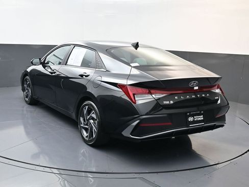 Certified 2025 Hyundai Elantra Limited image 6