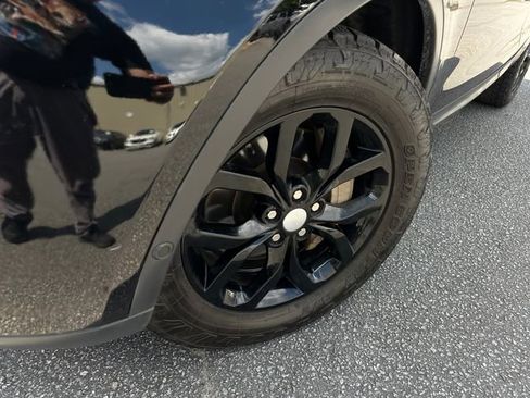 Used 2020 Land Rover Discovery SE image 10