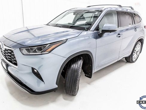 Used 2023 Toyota Highlander Platinum image 2
