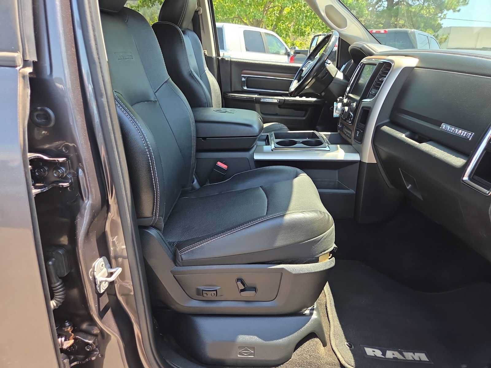 Used 2014 RAM 1500 Laramie AWD/4WD image 22