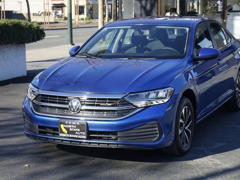 Used 2022 Volkswagen Jetta S image 3