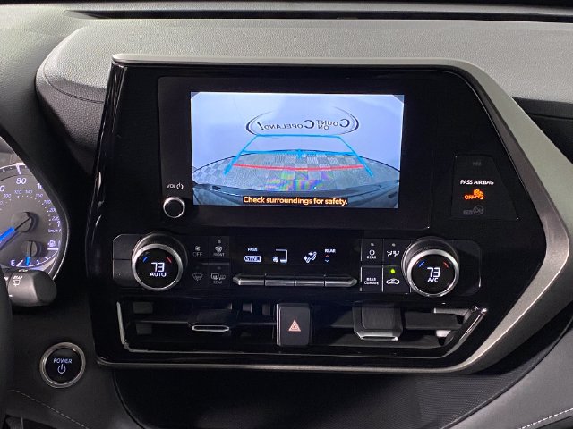 Used 2024 Toyota Highlander LE AWD/4WD image 18