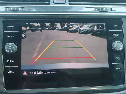 Used 2022 Volkswagen Tiguan SE image 22