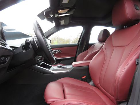 Used 2023 BMW 330i xDrive Sedan w/ Premium Package AWD/4WD image 10