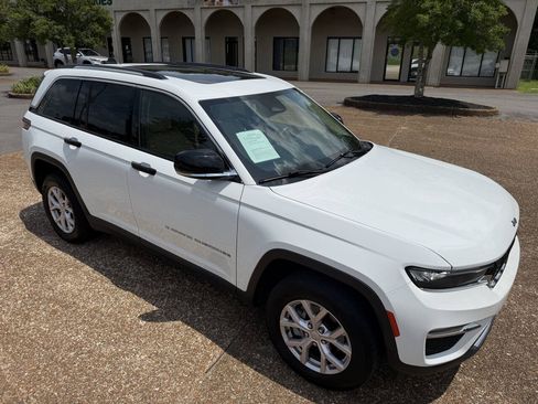 Used 2022 Jeep Grand Cherokee Limited AWD/4WD image 3
