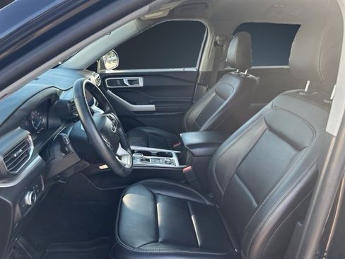 Used 2022 Ford Explorer XLT w/ Equipment Group 202A image 9