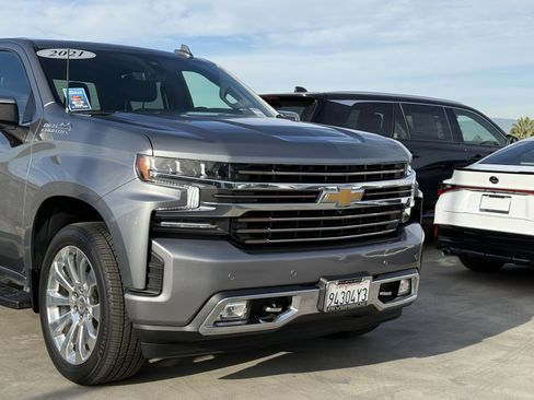 Used 2021 Chevrolet Silverado 1500 High Country w/ Technology Package image 3
