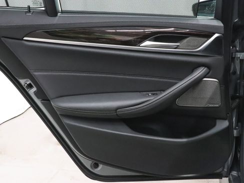 Used 2023 BMW M550i xDrive w/ Parking Assistance Package image 9