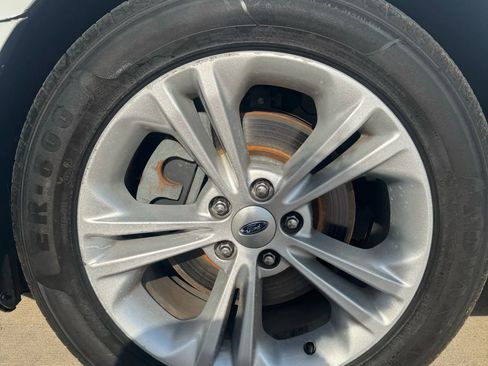 Used 2016 Ford Taurus SEL image 19