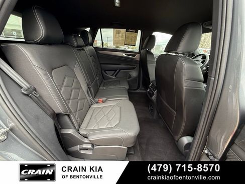 Used 2025 Volkswagen Atlas Cross Sport SE image 28