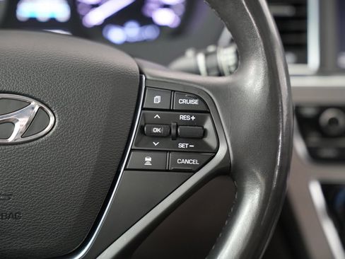 Used 2016 Hyundai Sonata Limited w/ Option Group 02 FWD image 13