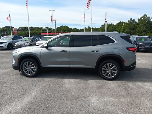 Used 2025 Buick Enclave Preferred AWD/4WD image 3