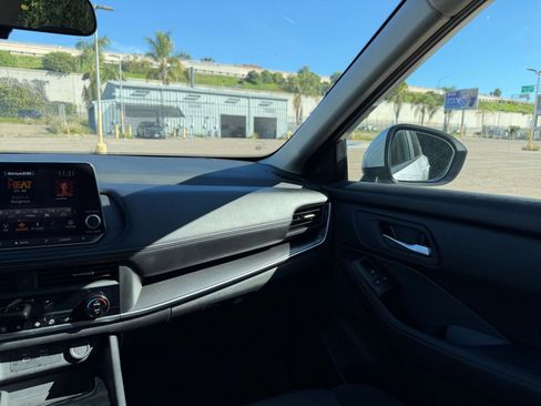 Used 2025 Nissan Rogue SV FWD image 37