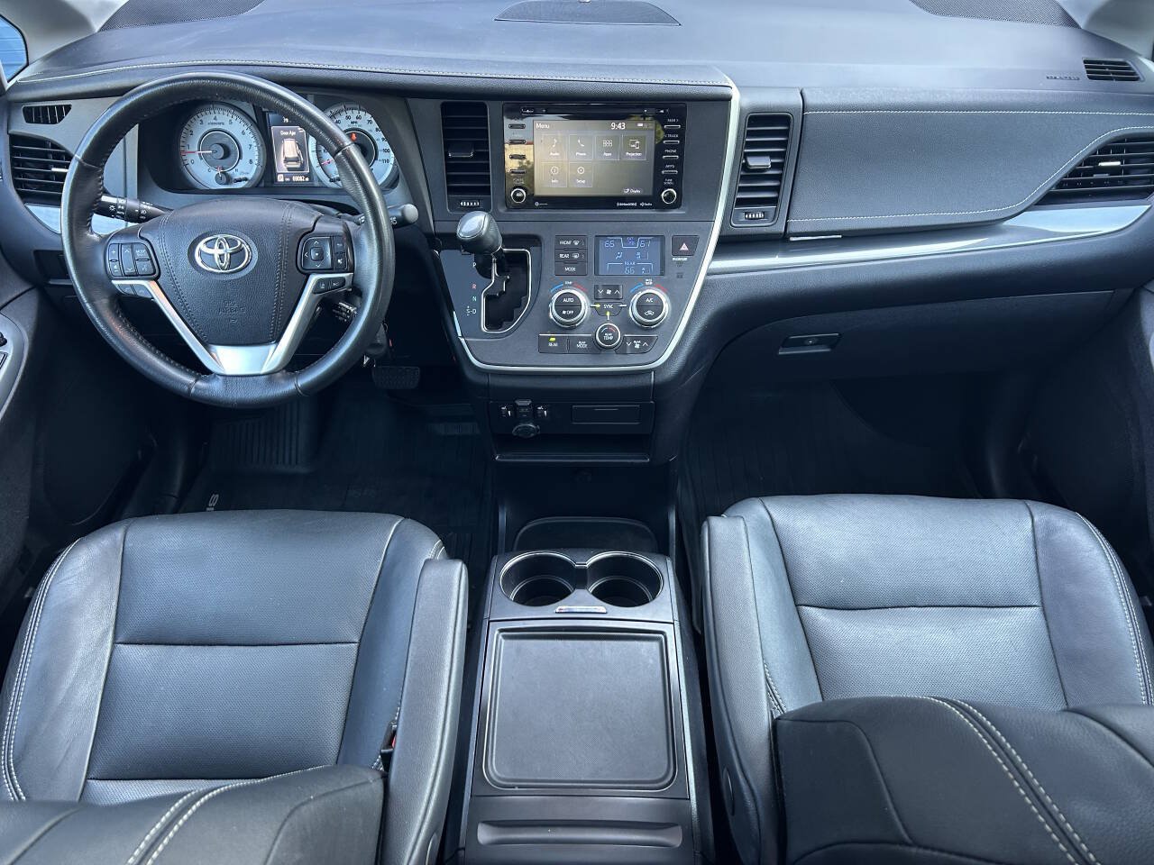 Used 2020 Toyota Sienna SE FWD image 15
