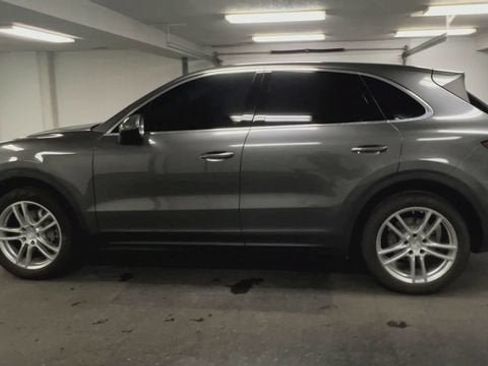 Used 2020 Porsche Cayenne AWD/4WD image 6