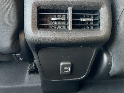 Used 2022 Chevrolet Equinox LT w/ Driver Convenience Package image 26