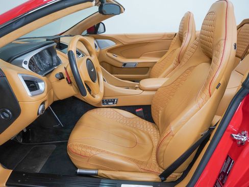 Used 2014 Aston Martin Vanquish Volante RWD image 36