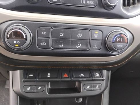 Used 2022 GMC Canyon AT4 image 17