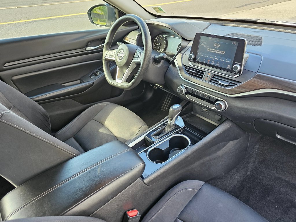 Used 2024 Nissan Altima 2.5 SV FWD image 11
