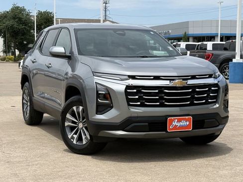 Used 2025 Chevrolet Equinox LT FWD image 2