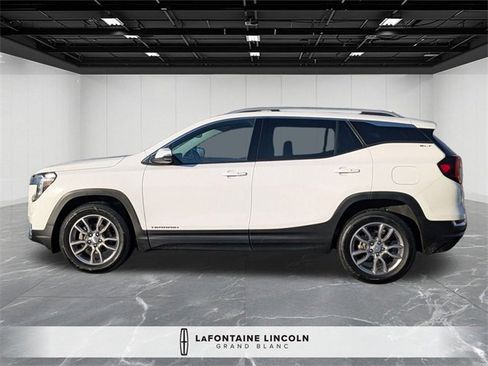 Used 2022 GMC Terrain SLT image 2