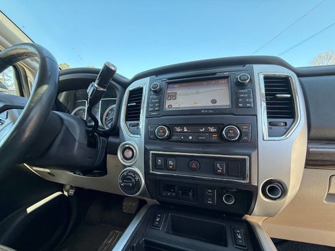 Used 2016 Nissan Titan SL image 16