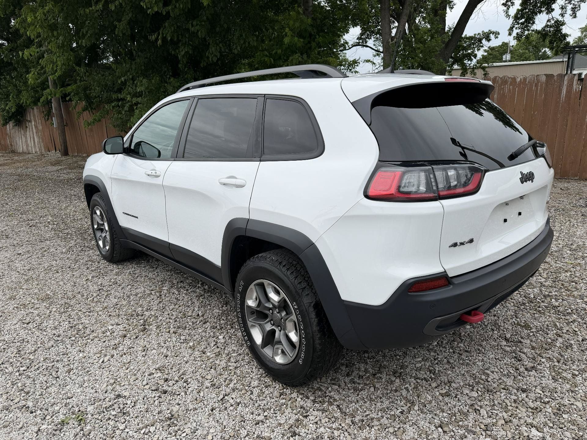 Used 2019 Jeep Cherokee Trailhawk AWD/4WD image 3