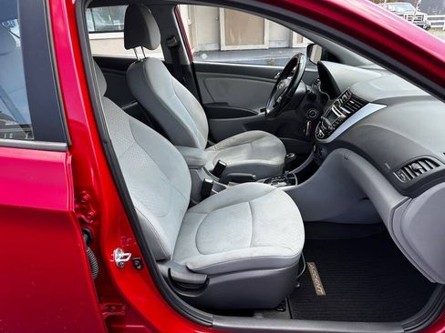 Used 2012 Hyundai Accent SE FWD image 10