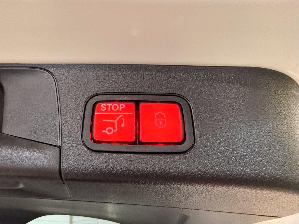 Used 2025 Mercedes-Benz GLB 250 image 10