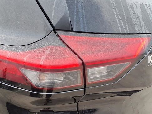 Used 2024 Nissan Rogue S image 12