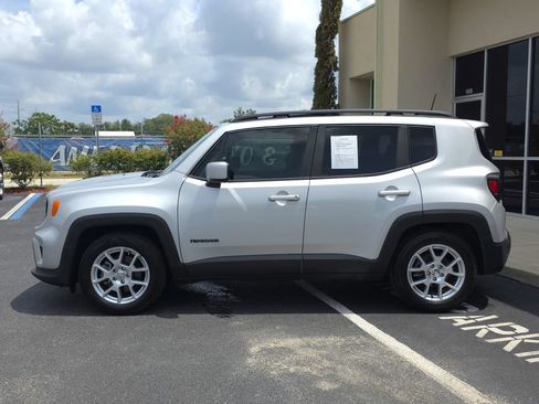 Used 2021 Jeep Renegade Latitude w/ Sun & Sound Group FWD image 8