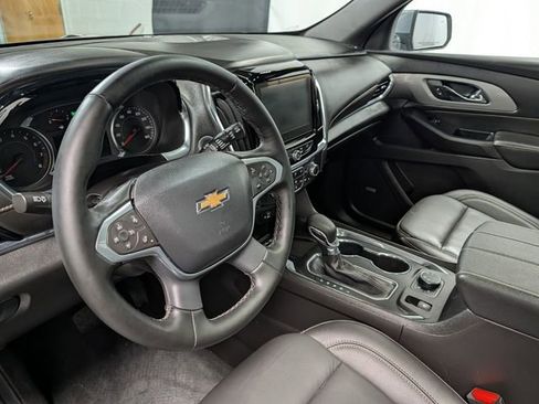 Used 2023 Chevrolet Traverse LT w/ LT Premium Package AWD/4WD image 21