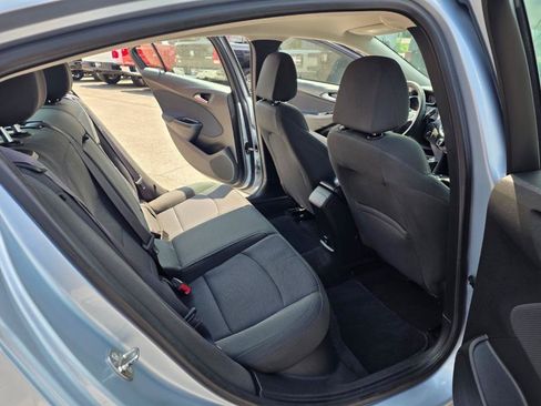 Used 2017 Chevrolet Cruze LT w/ Convenience Package FWD image 18