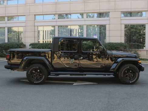 Used 2022 Jeep Gladiator Sport image 6