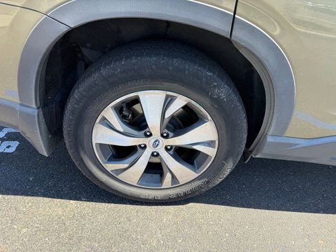 Used 2023 Subaru Ascent Premium w/ Convenience Package image 9