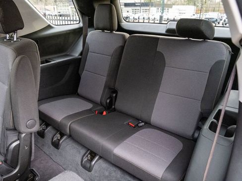 Used 2021 Chevrolet Traverse LT image 29