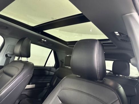 Used 2021 Ford Explorer XLT w/ Equipment Group 202A image 12