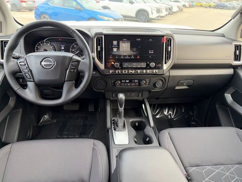 Used 2025 Nissan Frontier SV w/ SV Convenience Package image 19
