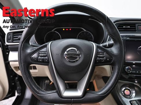 Used 2022 Nissan Maxima SV image 10